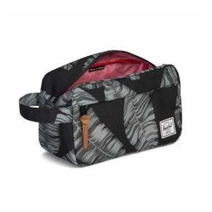 HERSCHEL Chapter 5 L Travel Wash Bag Black Palm